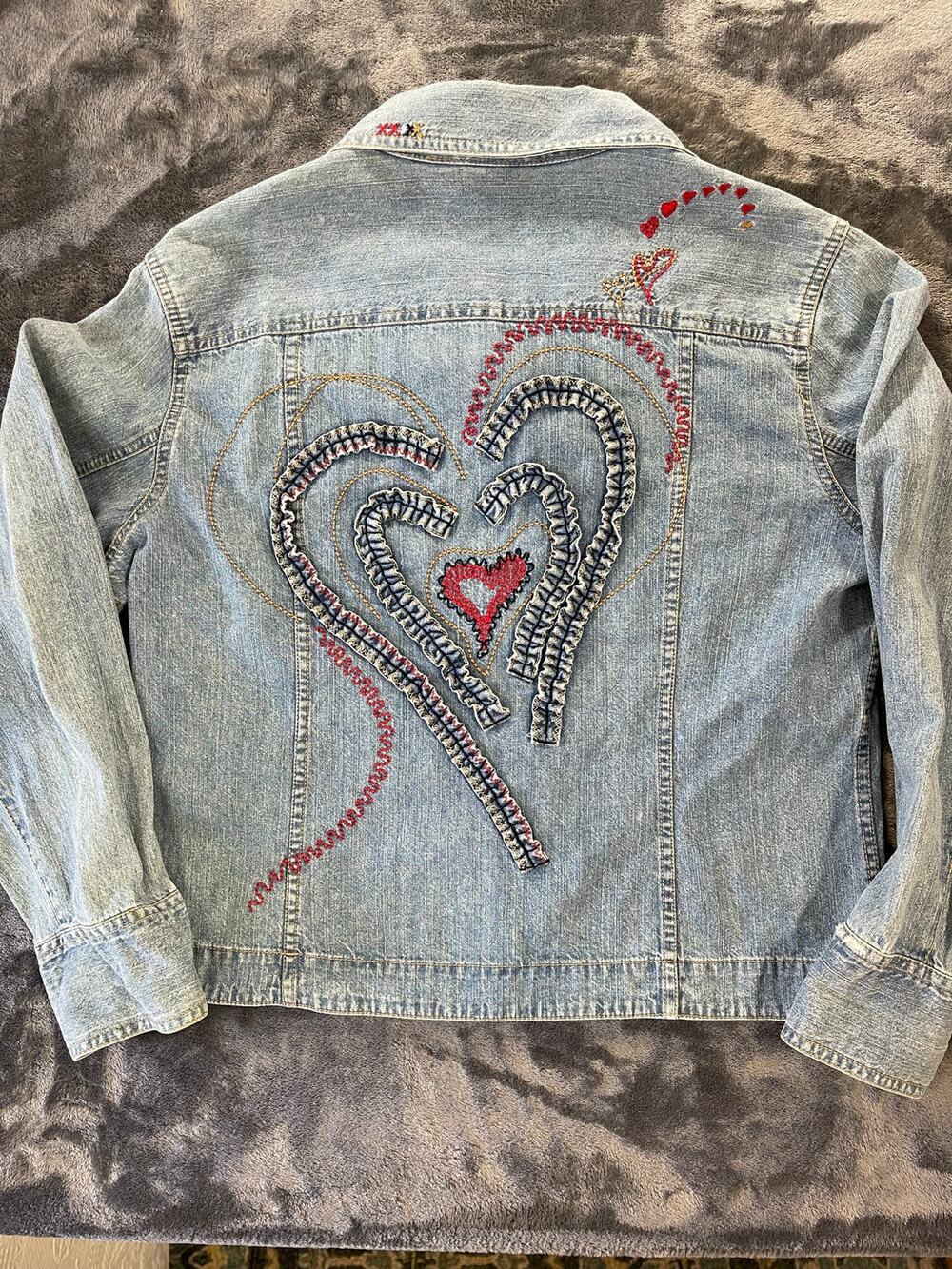 Chicos Denim Jacket Size 2 Large Light Wash Frayed Heart Embroidery Y2K Coat